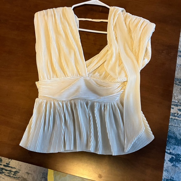 Lush Brand Sleeveless Top, Open back with shoulder pads! - Picture 4 of 4